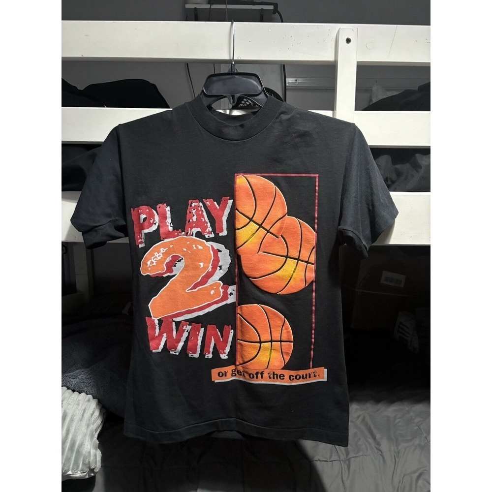Size M Men's Looney Toons Play 2 Win Vintage Basketball Shirt Sleeve Tee Shirt